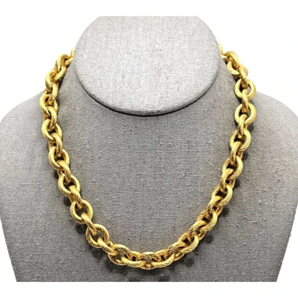 Heavy Gold Tone Textured Round Link Chain Choker Necklace Chunky 1980s Statement